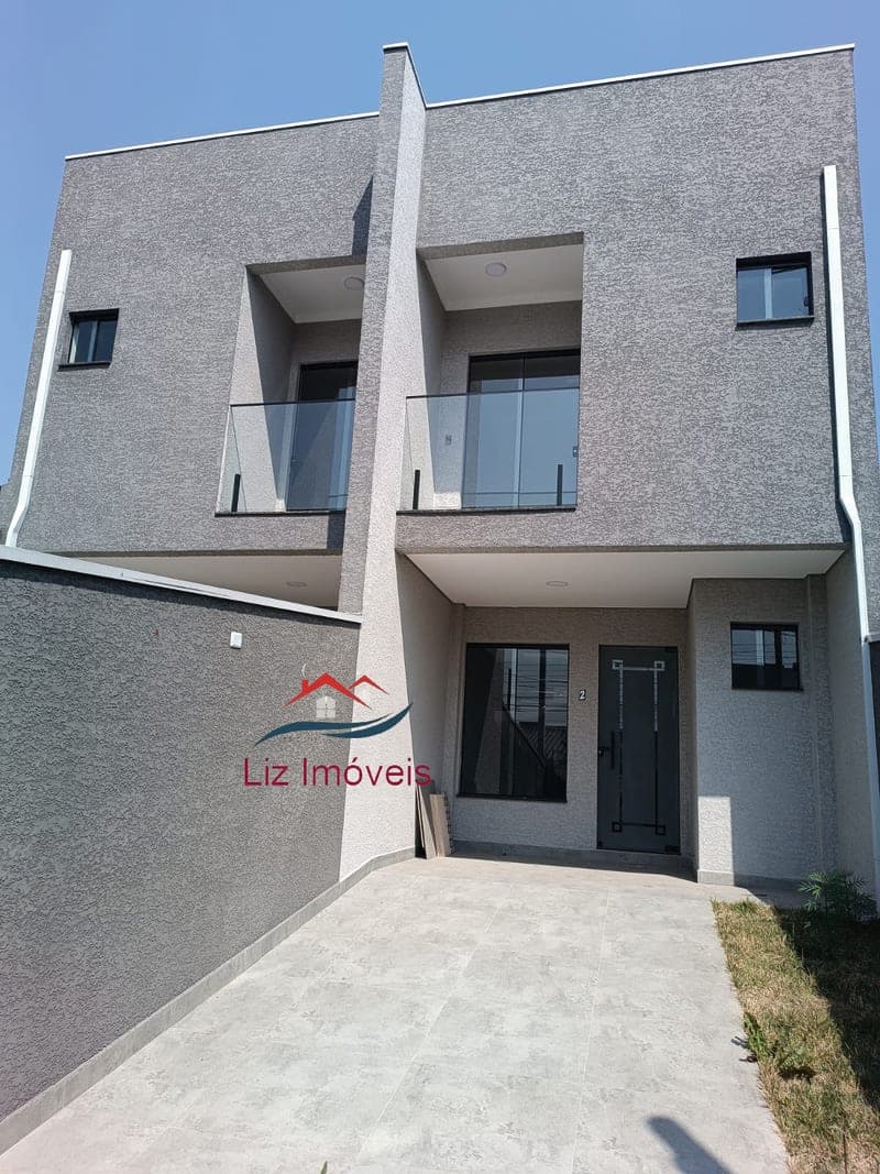 Sobrado à venda em Curitiba no Ganchinho com 3 quartos, 1 suíte, 90m² e 2 vagas